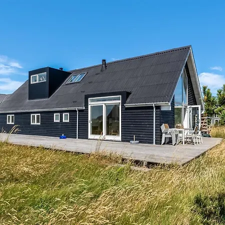 Toska - 800m From The Sea By Interhome