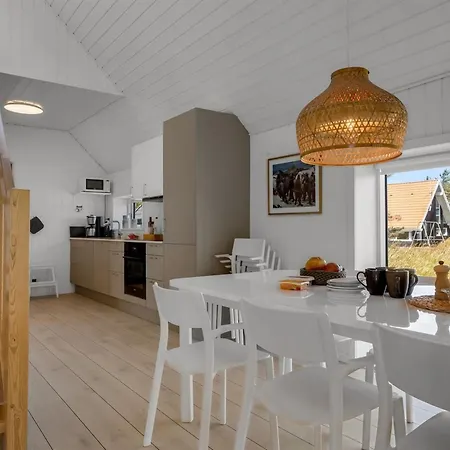 Toska - 800m From The Sea By Interhome